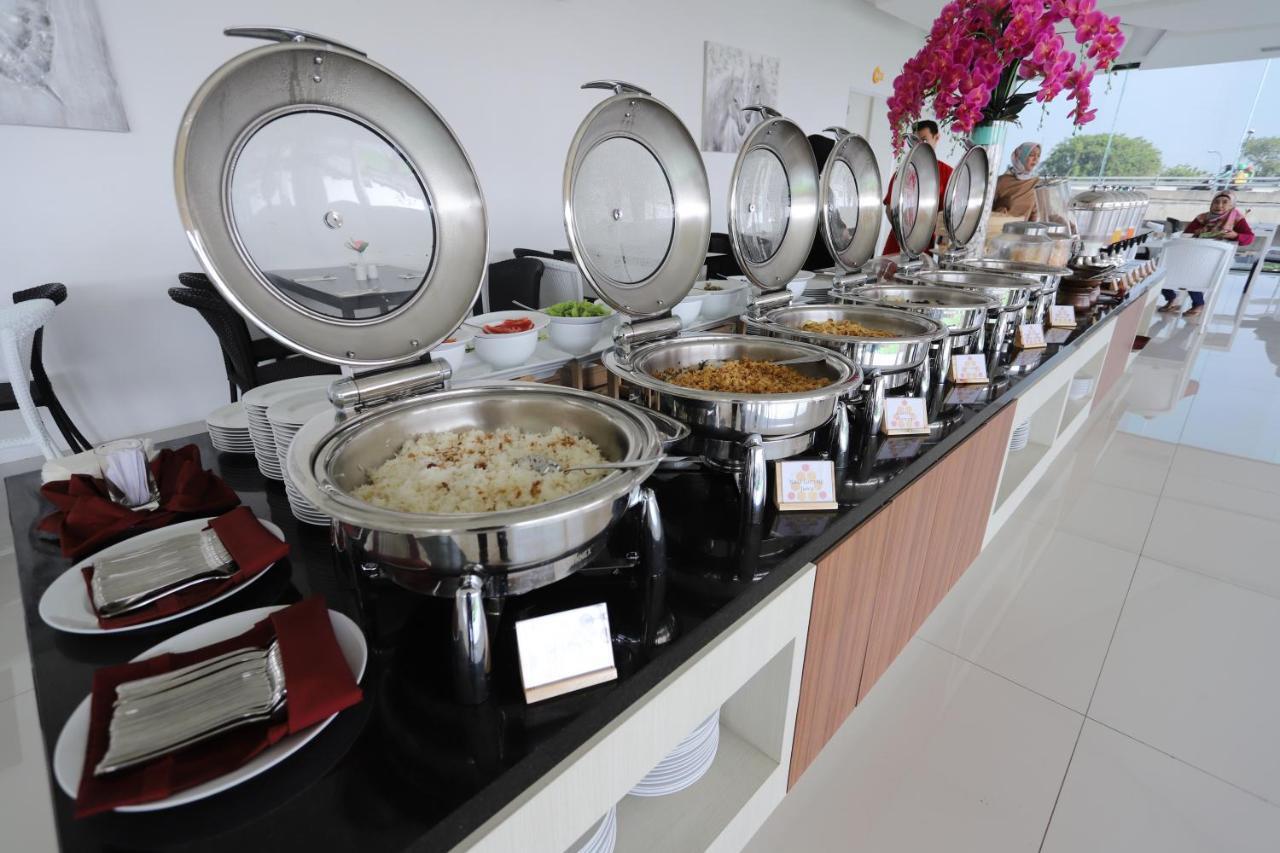 The Azana Hotel Airport Semarang Zewnętrze zdjęcie